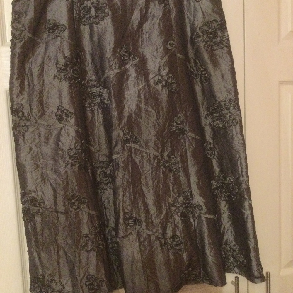 Additionelle Silvery Gray Taffeta-Like Ribbon Appliqué Skirt
